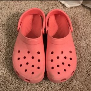 Women’s pink crocs